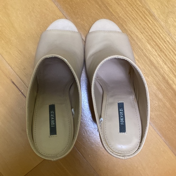 Nude Forever 21 Heels - Picture 2 of 4